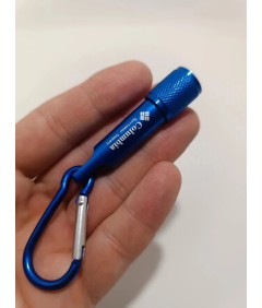 Mini latarka LED brelok – niebieska, kompaktowa, z bateriami