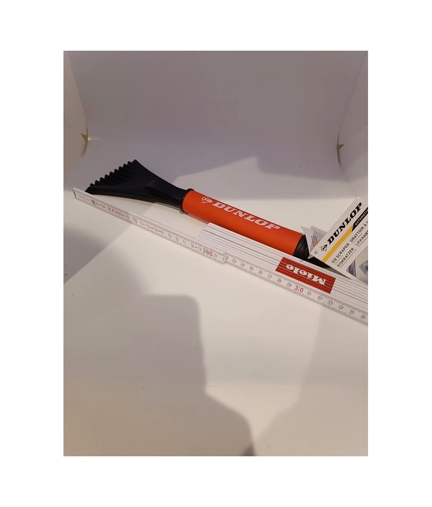 ❄️ Skrobaczka DUNLOP 32 cm – czerwony klasyk na zimowe poranki! 🚘