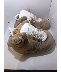 👟✨ Domowy komfort w sneakersowym stylu — retro look, który robi wrażenie!