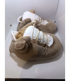 👟✨ Domowy komfort w sneakersowym stylu — retro look, który robi wrażenie!