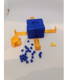 Pudełko prezentowe prank 3D niebiesko-złote unboxing 6×6×7,5 cm