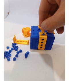 Pudełko prezentowe prank 3D niebiesko-złote unboxing 6×6×7,5 cm