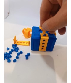 Pudełko prezentowe prank 3D 6×6×7,5 cm – niebiesko-złote unboxing